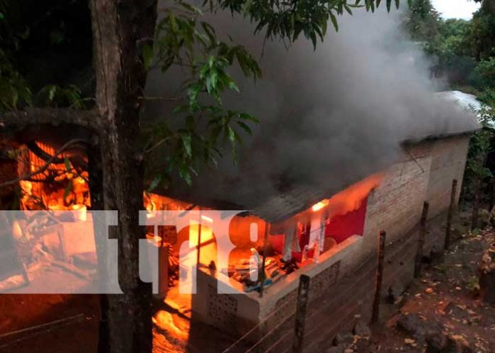 Incendio consume en su totalidad una vivienda en Juigalpa, Chontales