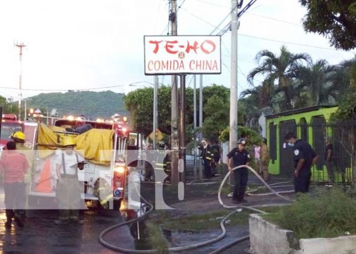 Incendio afectó a tres viviendas en Las Brisas, Managua
