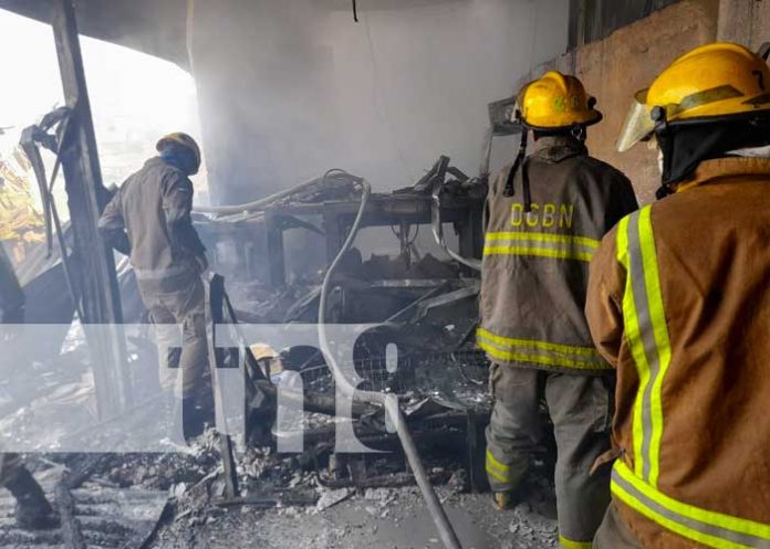 Incendio devora dos viviendas en Villa Venezuela, Managua