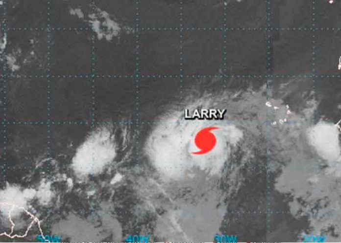 Tormenta Tropical Larry se convierte en huracán categoría 1