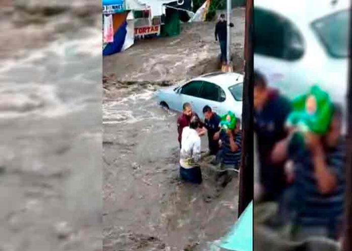 Fuerte lluvia dejo dos personas muertas por inundaciones en Ecatepec, México