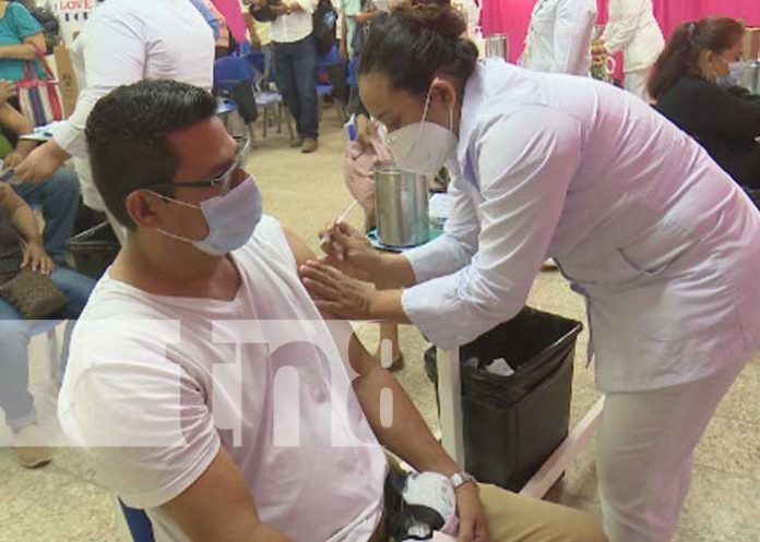 Aplicación de la vacuna Sputnik en hospitales de Managua