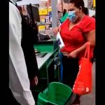 Captan robando en un supermercado a una señora en Guatemala