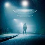 "Hombre del futuro" alerta de extraterrestres, huracanes y monos que hablan