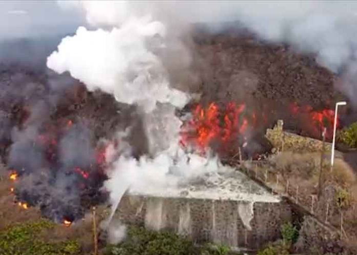 Apocalípticas imágenes del descenso de lava en La Palma, España