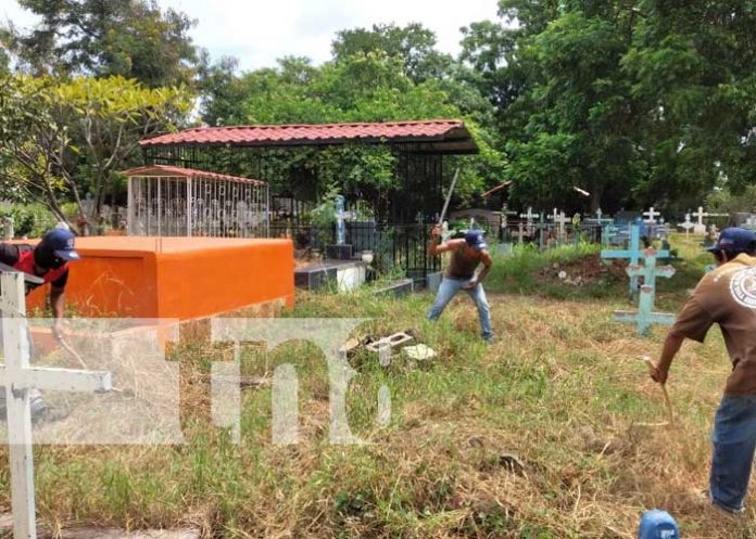 ALMA realiza limpieza y fumigación en cementerios de Tipitapa