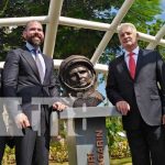 Realizan develación del busto en honor al cosmonauta Yuri Gagarin