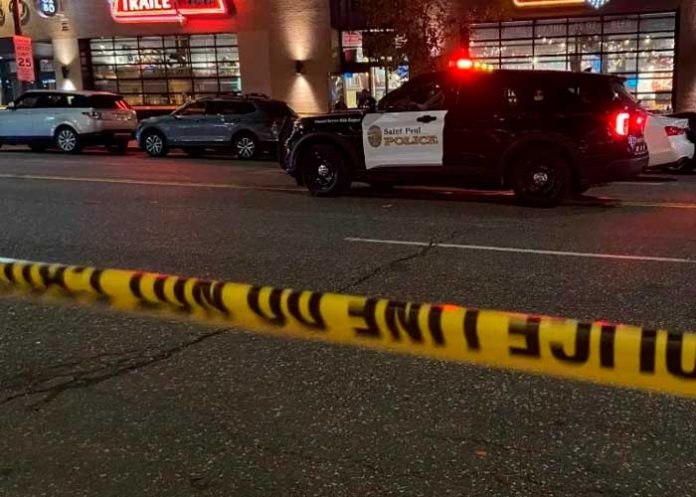 Una mujer muerta y al menos 14 personas heridas deja un tiroteo en un bar en EEUU.