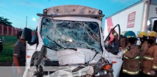 Conductor de camión queda prensado en violento accidente en Tipitapa