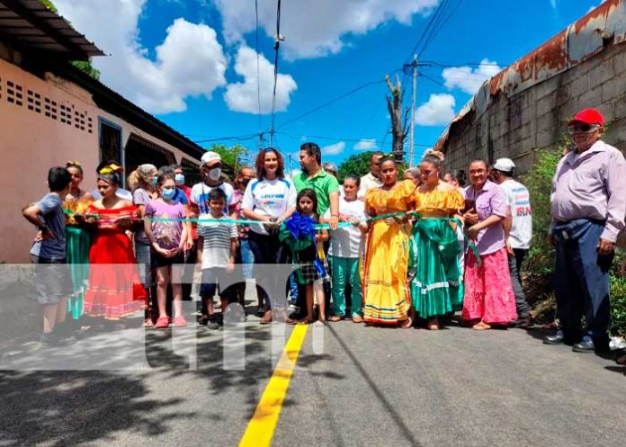 Alcaldía y población inauguran calles asfaltadas en el Barrio Omar Torrijo