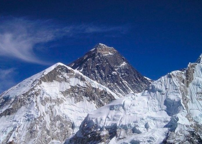 Tres alpinistas franceses desaparecidos tras una avalancha en el Himalaya