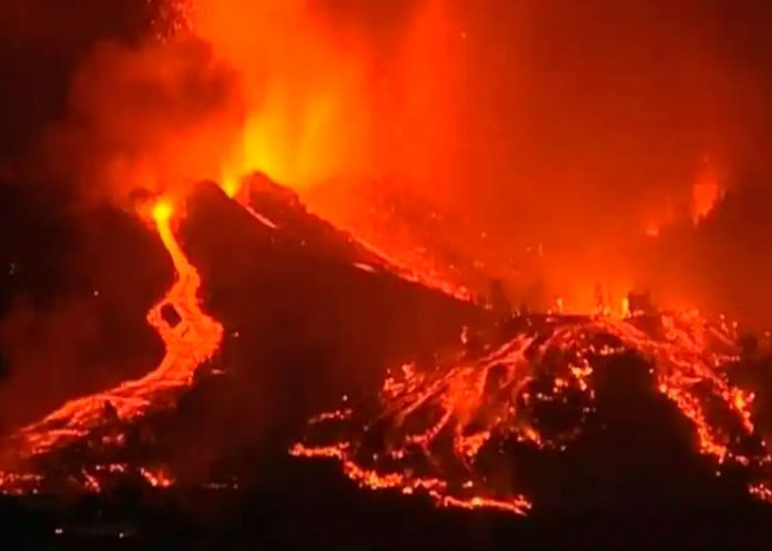 Erupción del Volcán Cumbre Vieja sigue desatando su furia