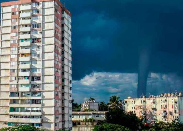 ¡Impresionante! Captan tornado marino frente a las costas en Cuba