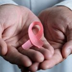 ¿Cuáles son los síntomas del cáncer de mama en los hombres?