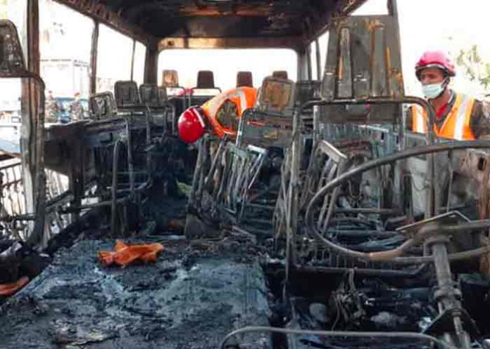 Atentado contra un autobús militar deja 14 muertos en Damasco, Siria