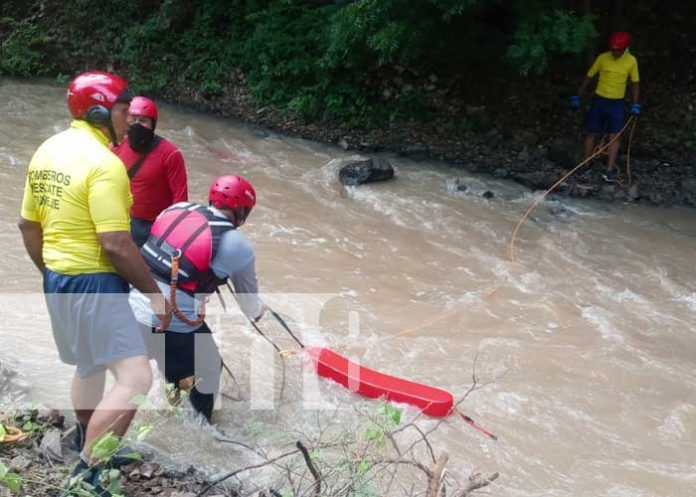 Capacitan a bomberos para rescate en aguas rápidas en Las Canoas–Tipitapa