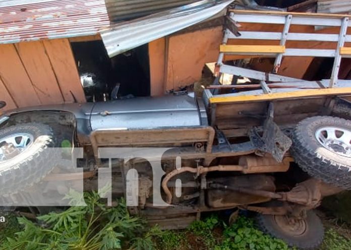 Vehículo se estrella en una vivienda en San Pedro de Lovago, chontales