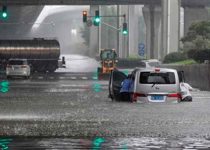 Al menos 5 muertos y más de 50.000 evacuados tras lluvias en China