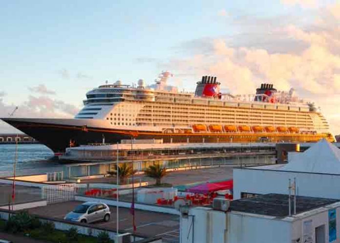 Crucero de Disney enfrenta demanda por agresión sexual a una niña
