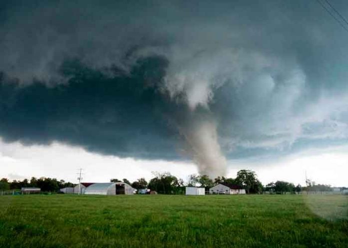 Varios tornados causan daños en Oklahoma