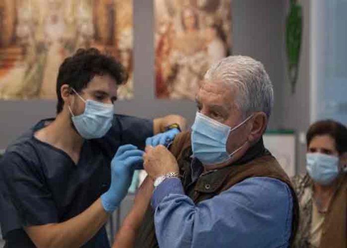 Advierten una temporada de gripe grave para personas mayores en Europa