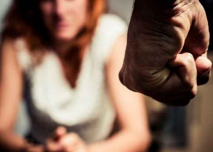 Mujer recibe una brutal golpiza tras conocer a un hombre por redes