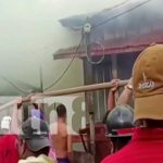 Fuerte incendio en un barrio de Bonanza, Caribe Norte
