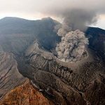 Uno de los volcanes más activos del mundo entra en erupción en Japón