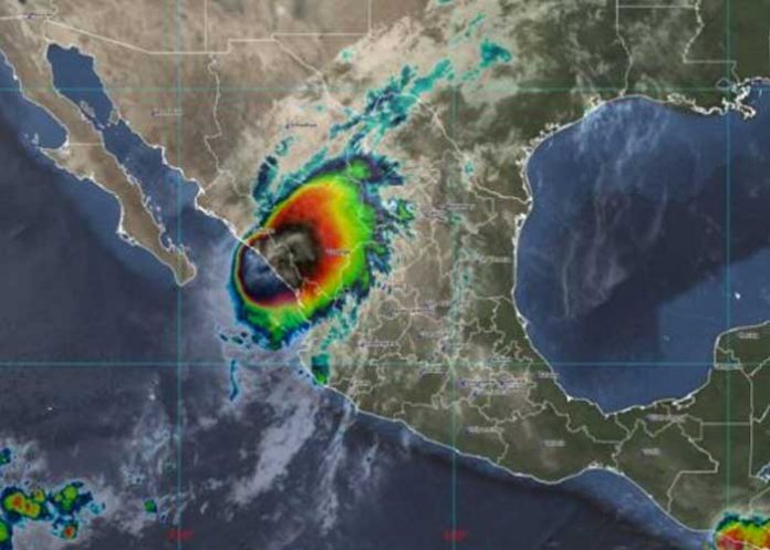 Huracán Rick en el Pacífico se acerca a las costas de México