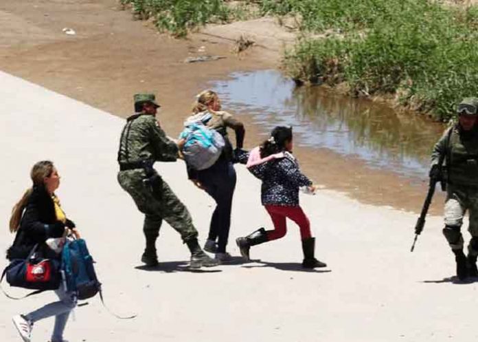 Detienen en México a 652 migrantes cerca de frontera con EE. UU.