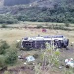 11 muertos y 12 heridos al precipitarse un autobús a un abismo en Ecuador