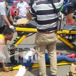 Brutal impacto de taxi catapulta a dos mujeres en Managua (VIDEO)
