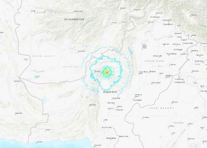 Al menos 20 muertos y más de 300 heridos en un sismo de 5.9 en Pakistán