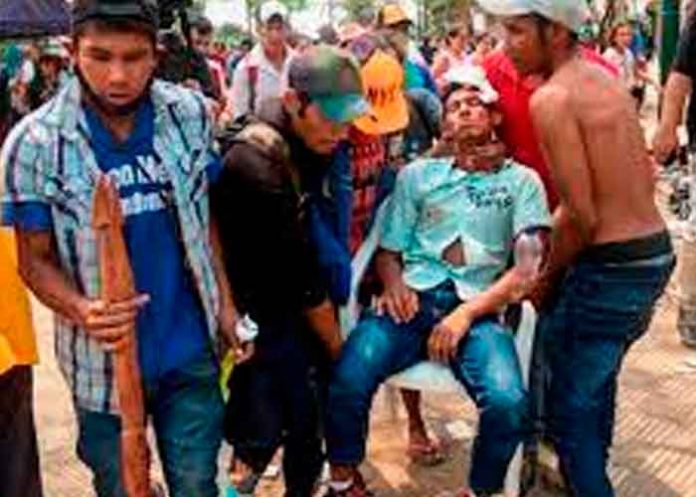 Brutal represión de la policía de Paraguay a campesinos e indígenas