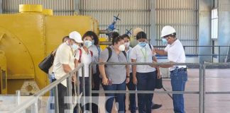 Visita de estudiantes a planta de energía renovable en Nicaragua