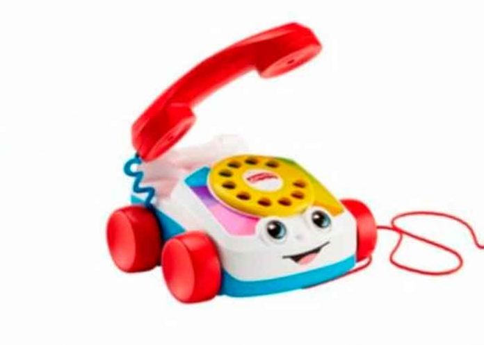 Icónico teléfono de juguete de Fisher-Price ¡ya puede hacer llamadas reales!