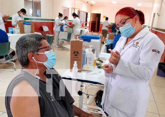 Jornada de vacunación en el Policlínico Iraní, Managua