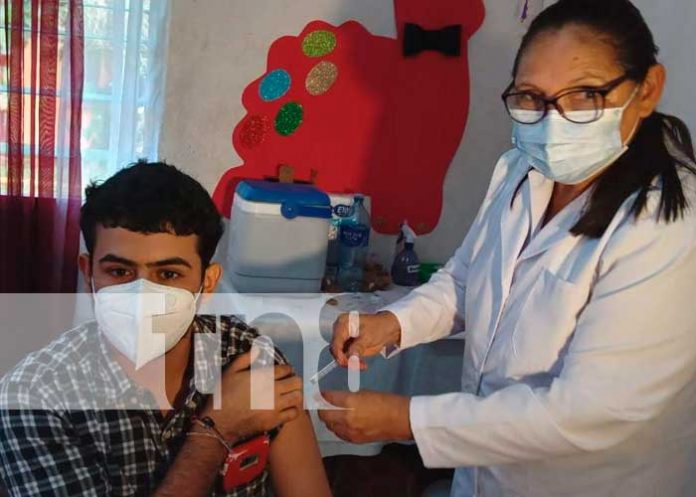 Vacunación a niños, adolescentes y adultos en Río San Juan