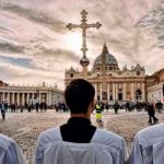 El Vaticano absuelve a dos curas implicados en abuso sexual