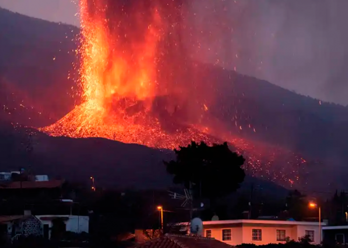 Avanza destrucción provocado por el volcán en La Palma
