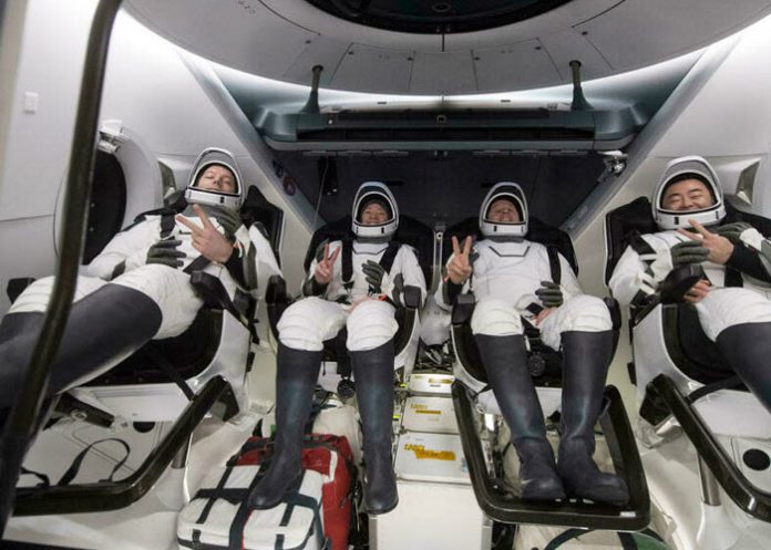 Tripulantes de la misión SpaceX Crew-2 regresan a la Tierra tras casi 200 días en la EEI.