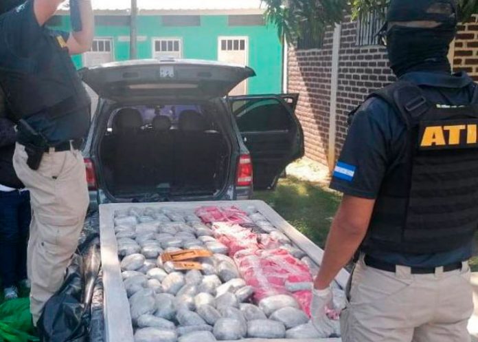 Honduras: Atic incauta 998 paquetes de marihuana oculta en hojas de tabla yeso.