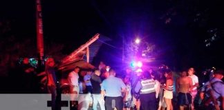 Vehículo colisiona brutalmente una vivienda en Carazo