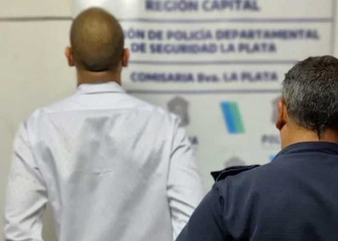 Ex policía decapitó a su progenitora y confesó el crimen en La plata, Argentina.
