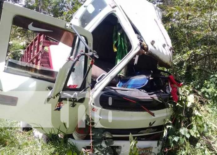 Conductor pierde el control y termina en un barranco en Matagalpa-La Dalia