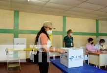 Familias de León participan en proceso electoral
