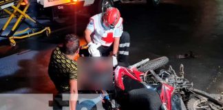 Motociclista se salva tras impactar contra un camión, en Managua
