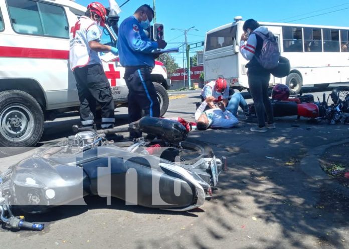 Violenta colisión deja a conductores seriamente lesionados en Managua