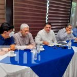 Grupo de analistas políticos en Nicaragua