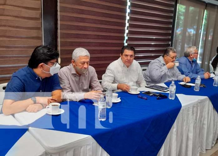 Grupo de analistas políticos en Nicaragua